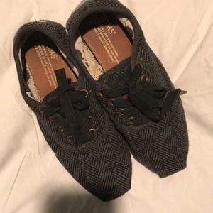 Toms size 5 grey shoe